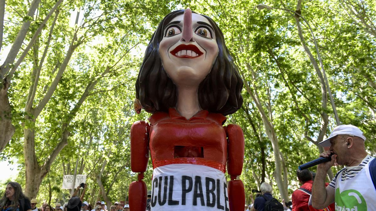 Manifestación que el colectivo Vecinas y Vecinos de los Barrios y Pueblos de Madrid ha convocado este domingo bajo el lema 'Salvemos nuestra sanidad pública'.