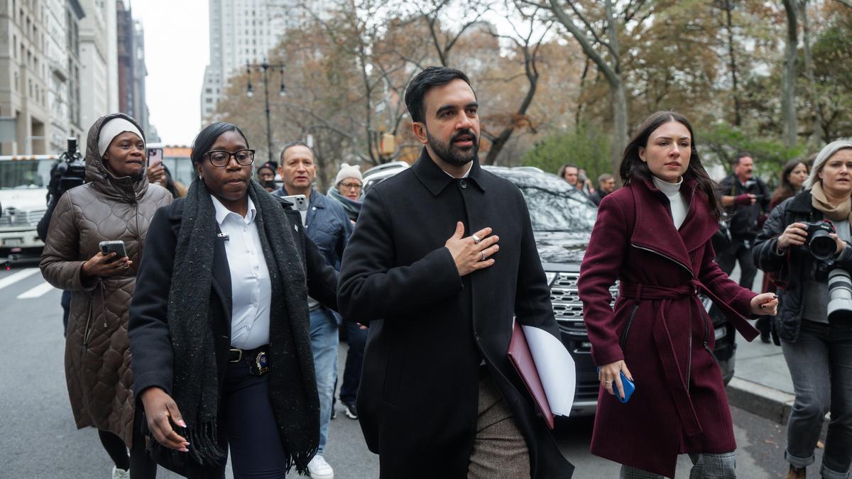 Zohran Mamdani, minutos antes de dar una rueda de prensa en Nueva York.