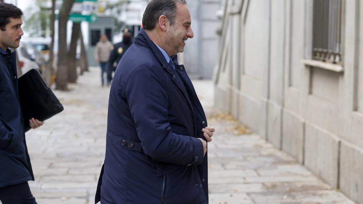 El juez del Supremo pide a la Audiencia Nacional que investigue los pagos en metálico del PSOE a Ábalos y Koldo