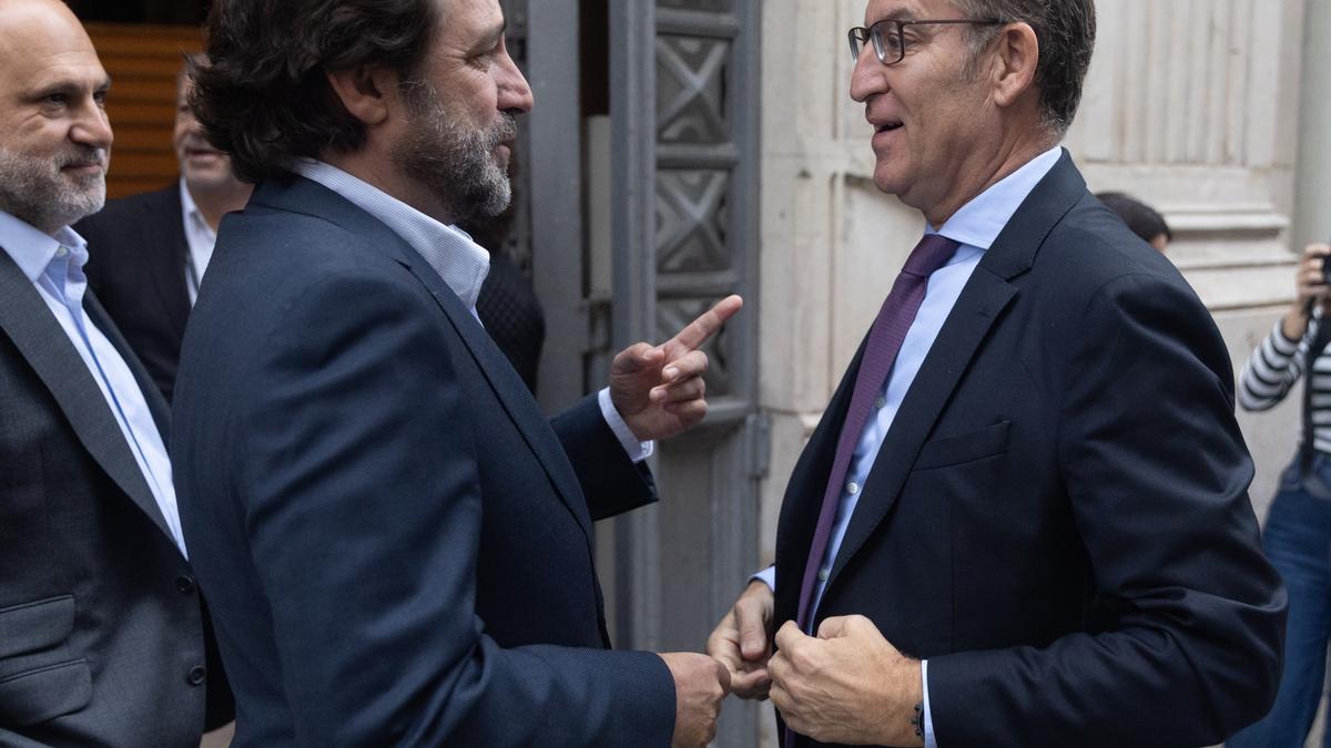 Ayuso convierte el Ateneo en otro campo de batalla tras los recortes al Círculo y los Teatros del Canal