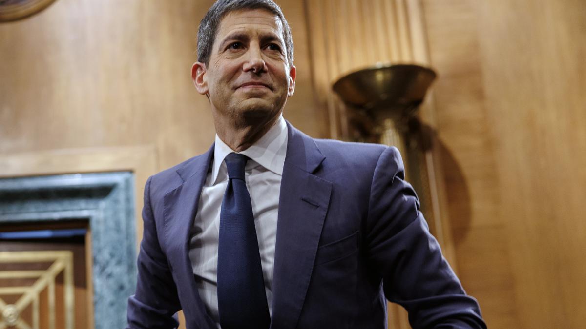 El Senado aprueba al candidato de Trump, Kevin Warsh, como nuevo presidente de la Fed.