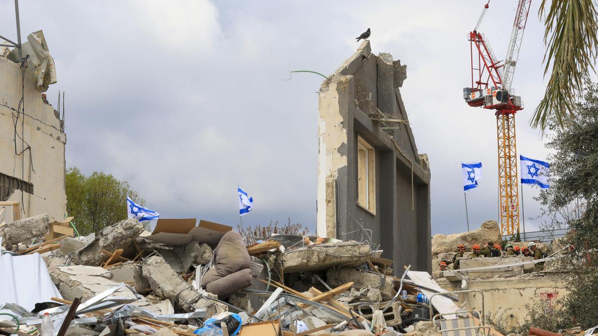 Ruinas en Israel tras impacto de misil iraní