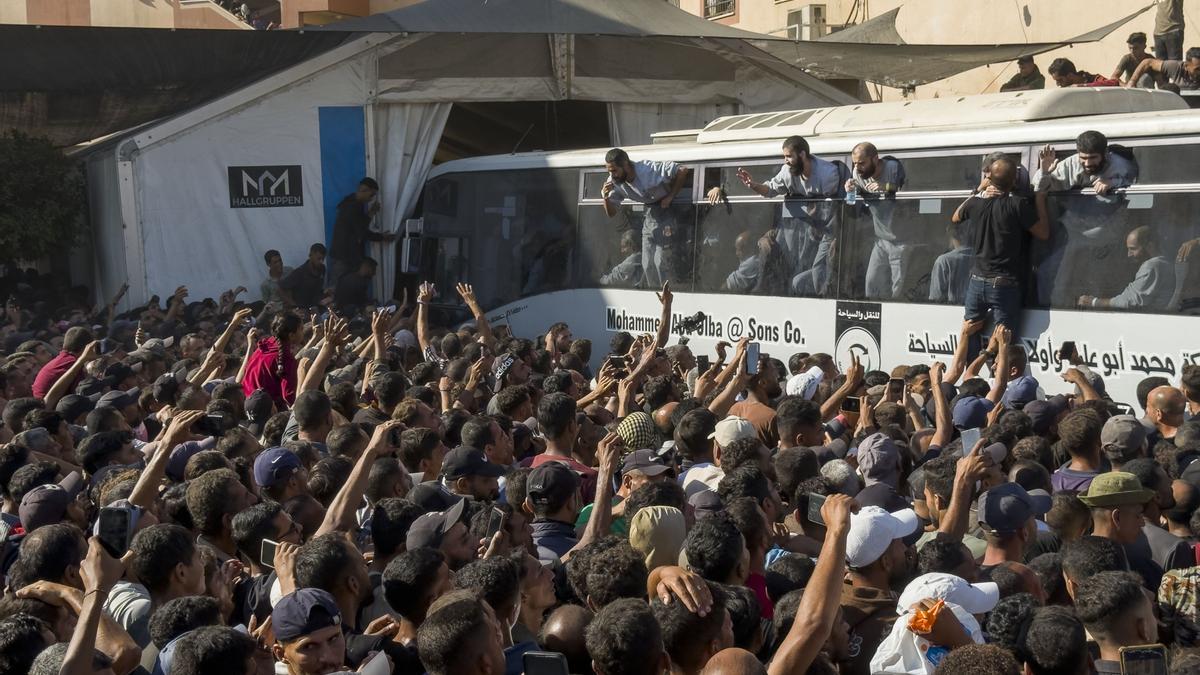 Llegada de los prisioneros palestinos liberados al Hospital Nasser del sur de Gazarados a Gaza, el pasado 13 de octubre.
