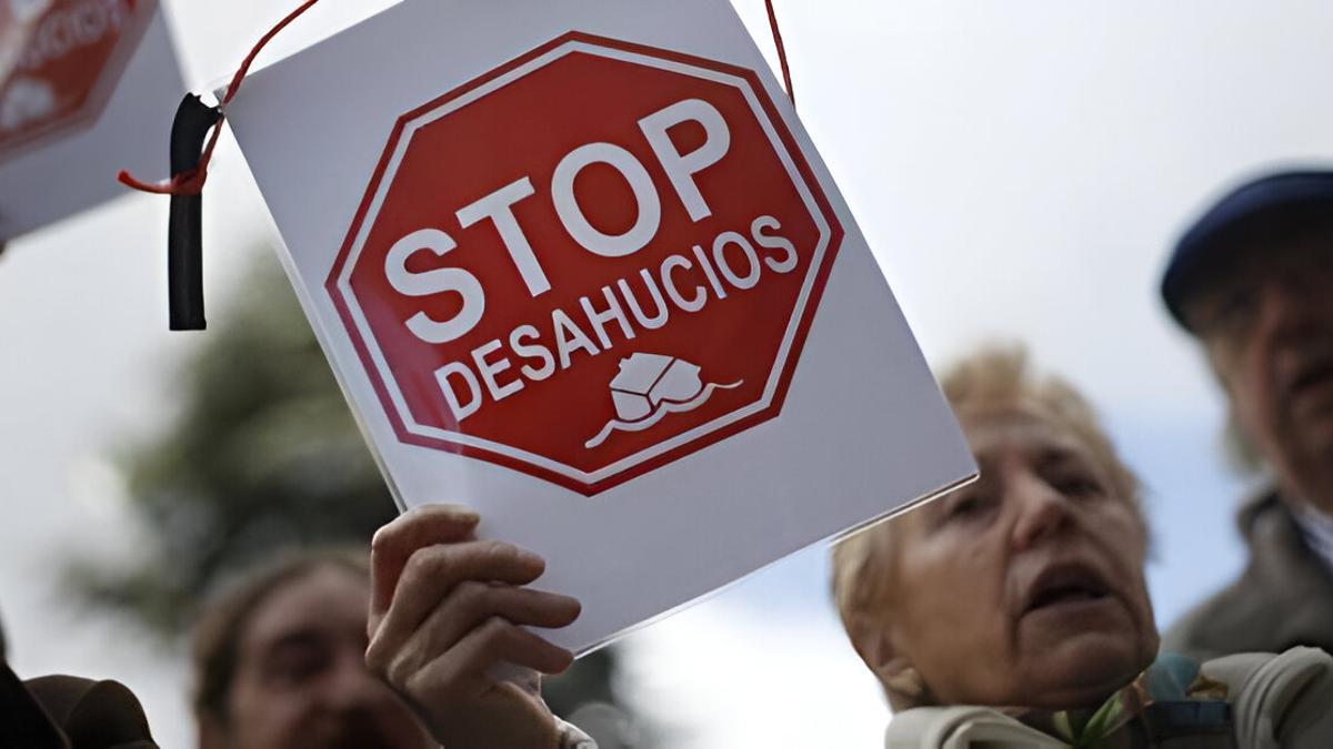 Un hombre de 73 años se suicida tras ser desahuciado de un piso en el Raval de Barcelona