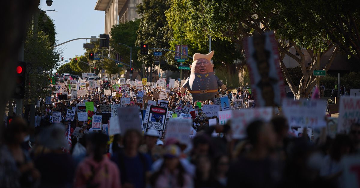 "Quita tus manos": Miles de personas toman las calles en EEUU para ...