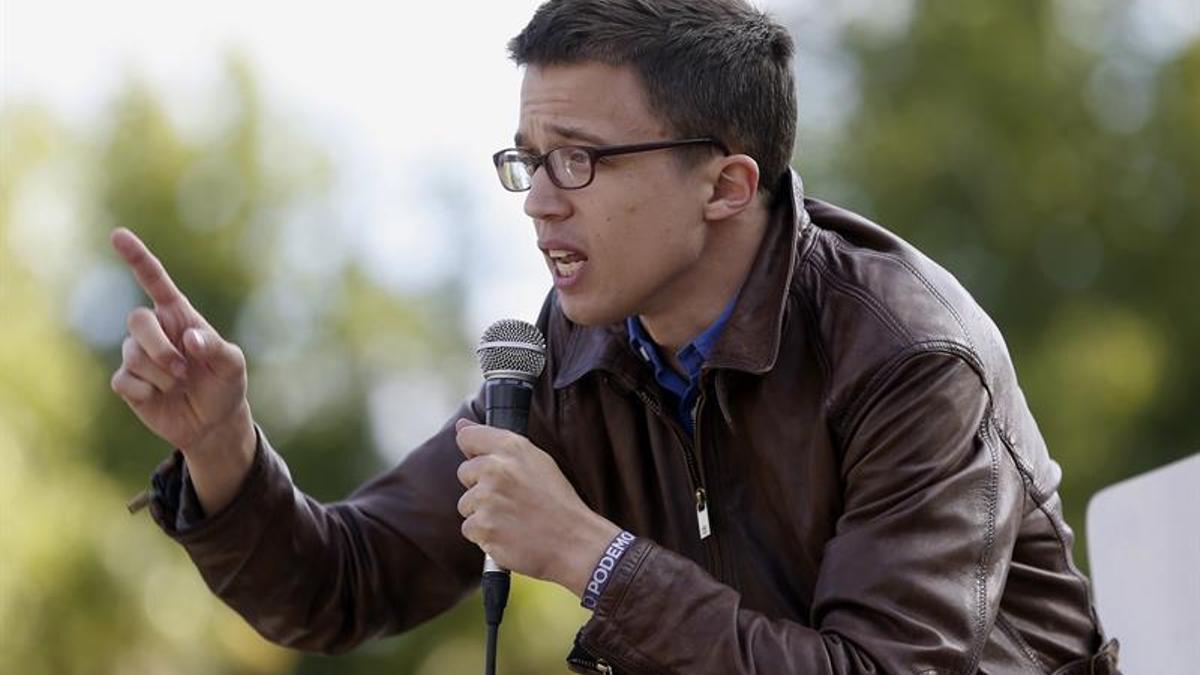 Un grupo neonazi intenta boicotear un acto de Podemos