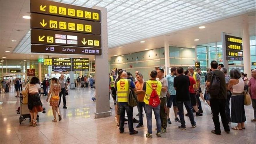 Imágenes de la huelga del personal de tierra de Iberia en Barcelona.