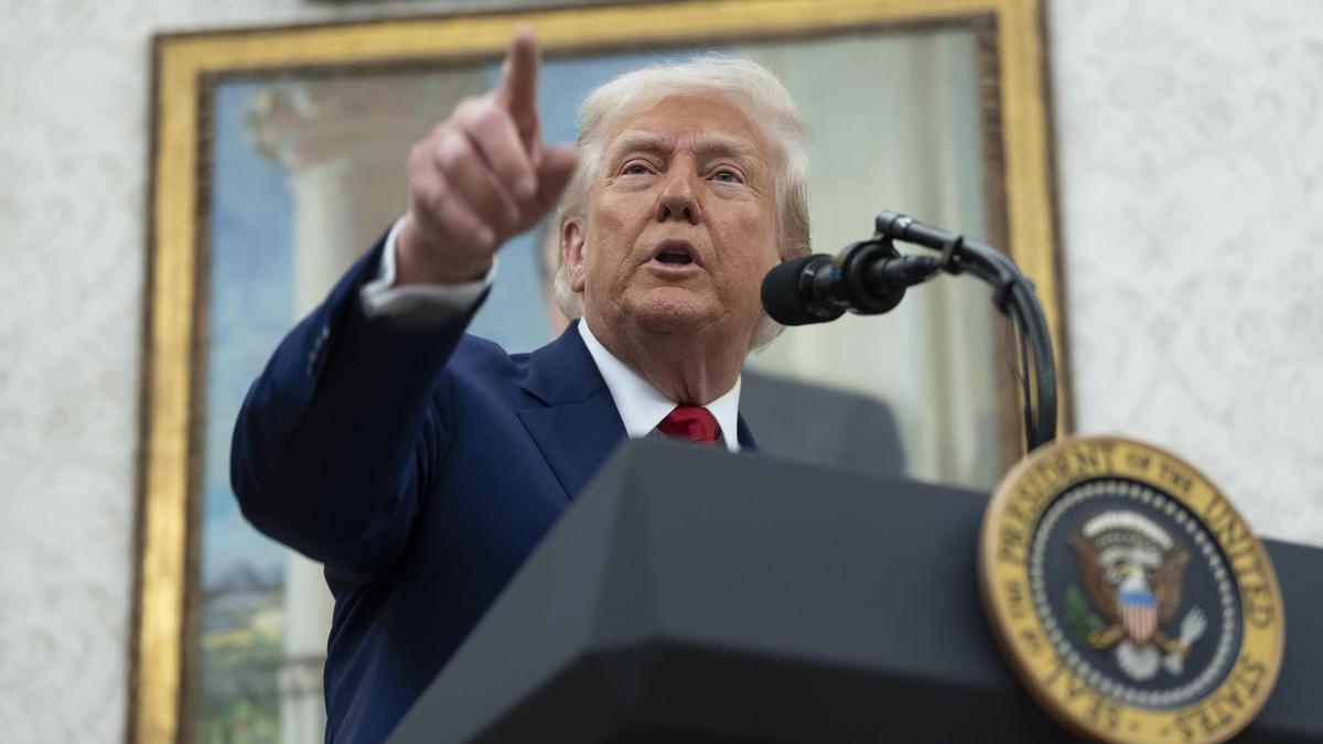 El presidente de Estados Unidos, Donald Trump, habla en la ceremonia de juramentación de Jeanine Pirro como fiscal interina de Estados Unidos.