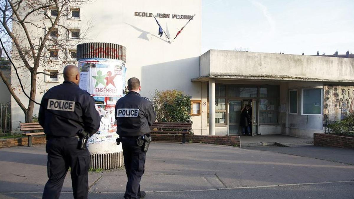 El profesor herido en Francia admite que se inventó la agresión que atribuyó a Estado Islámico