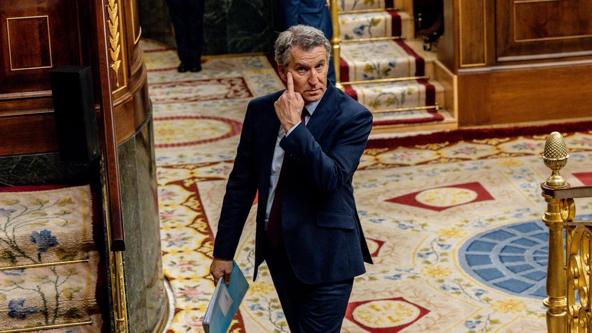 Feijóo entona ahora el 'No a la guerra' después de que la guerra en Irán empiece a costar votos y dinero