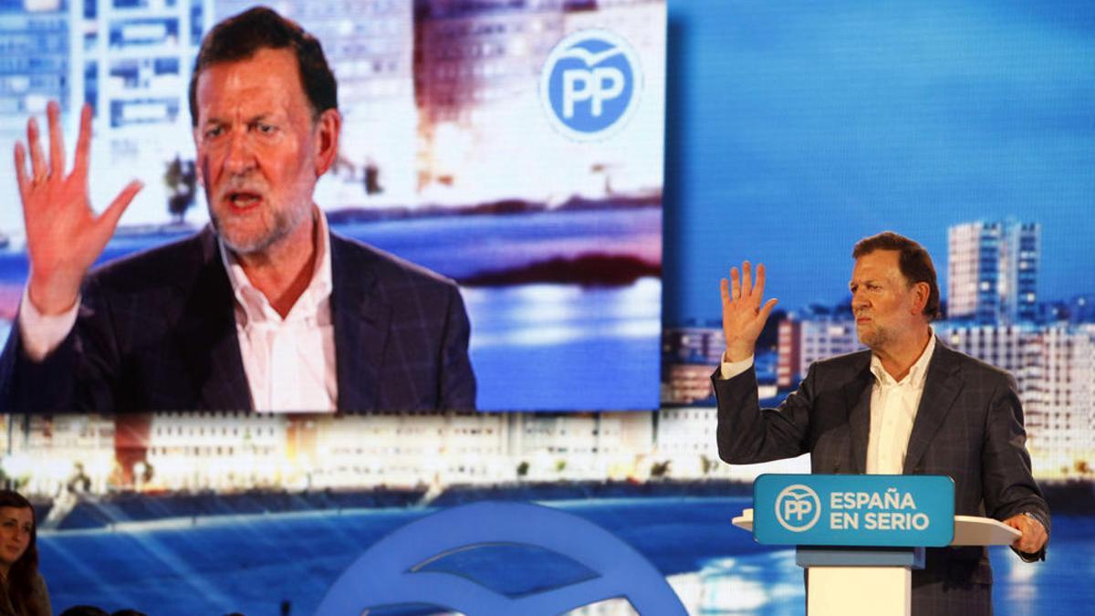 El presidente del Gobierno, Mariano Rajoy, minutos después de recibir el puñetazo.