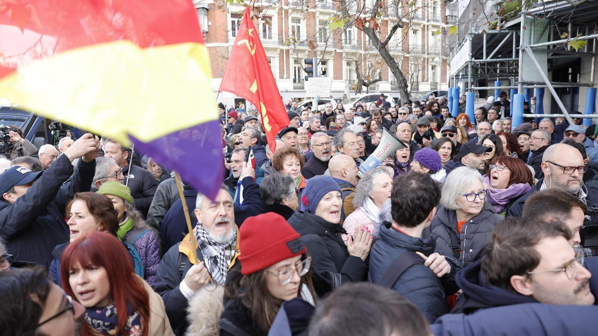 Manifestación bajo el lema 'No a la agresión de EEUU a Venezuela' frente a la embajada estadounidense en Madrid