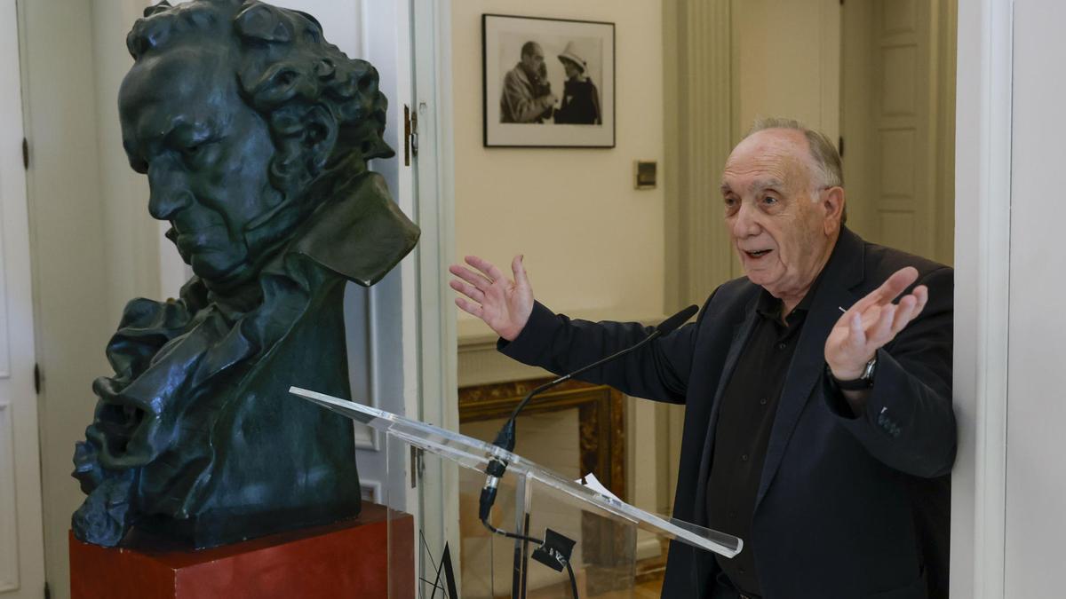 El presidente de la Academia de Cine, Fernando Méndez-Leite , anuncia que Barcelona será la ciudad que acogerá los Premios Goya 2026 durante una rueda de prensa este martes en Madrid.