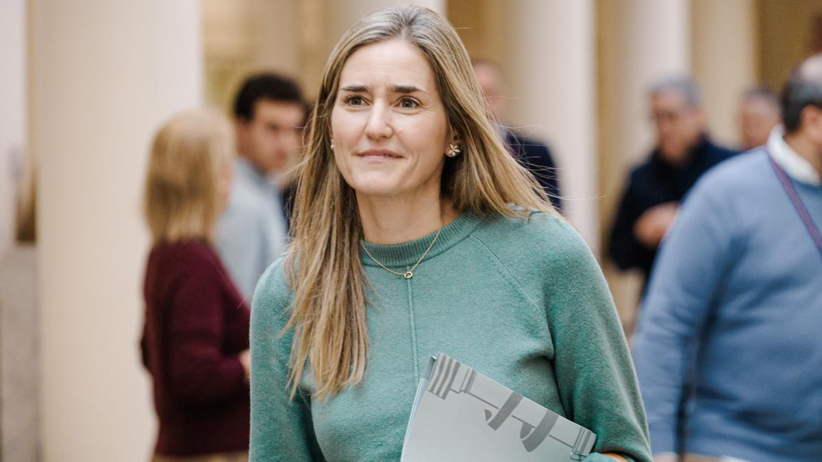 La vicepresidenta tercera y ministra para la Transición Ecológica y Reto Demográfico, Sara Aagesen, a su llegada a una sesión plenaria en el Senado.