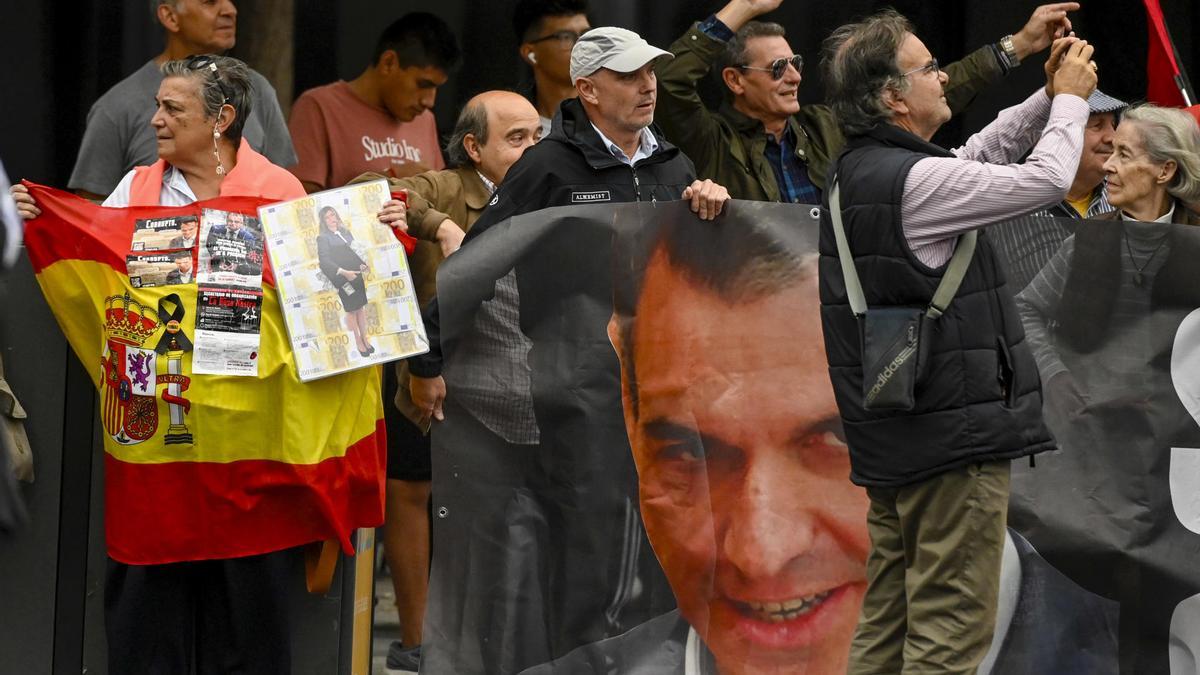 La asociación Hazte Oír ha convocado una concentración frente a los Juzgados de Plaza de Castilla bajo el lema "No al corrupto".