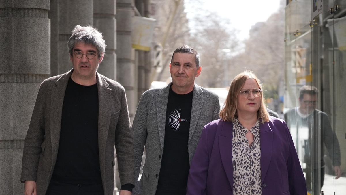 El secretario general de EH Bildu, Arnaldo Otegui, en camino de una reunión en Barcelona.