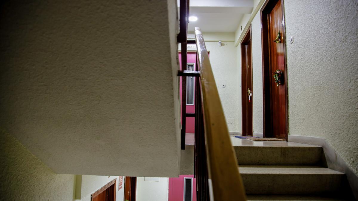 El paseante solitario en la escalera