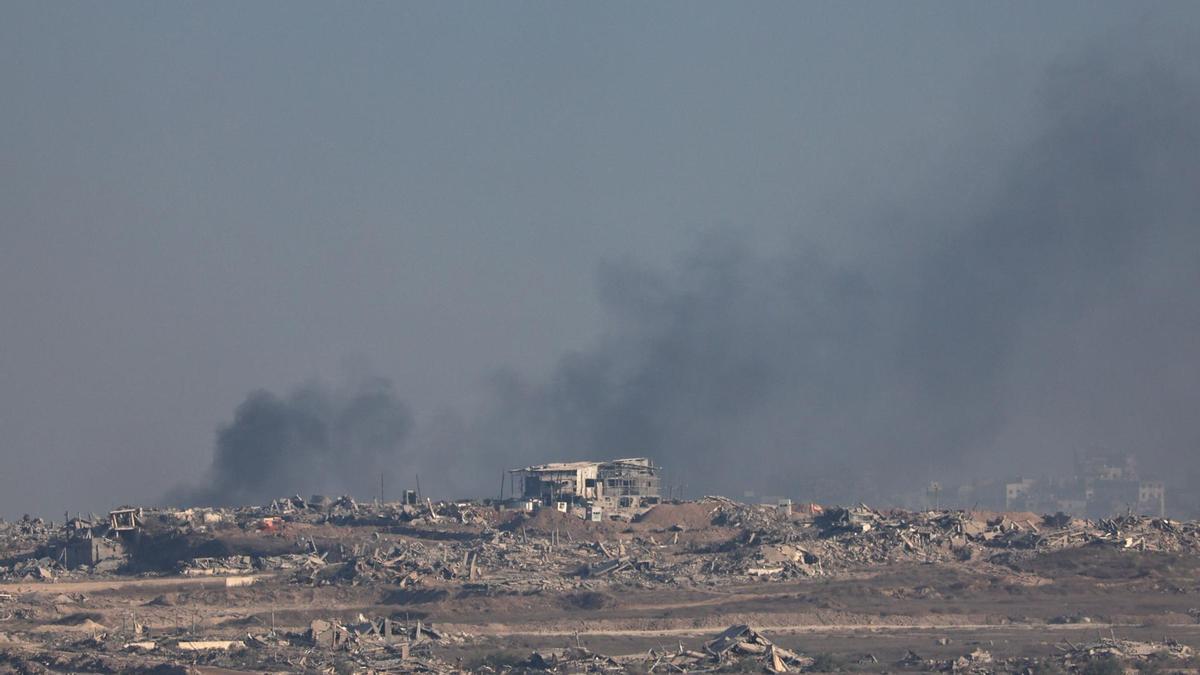 Al menos 14 muertos, entre ellos cuatro periodistas, en un ataque israelí contra el hospital Nasser de Gaza