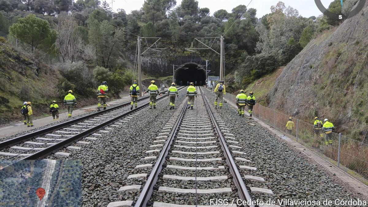Tareas de búsqueda de los cuerpos de las dos personas que siguen desaparecidas tras el accidente de Adamuz.