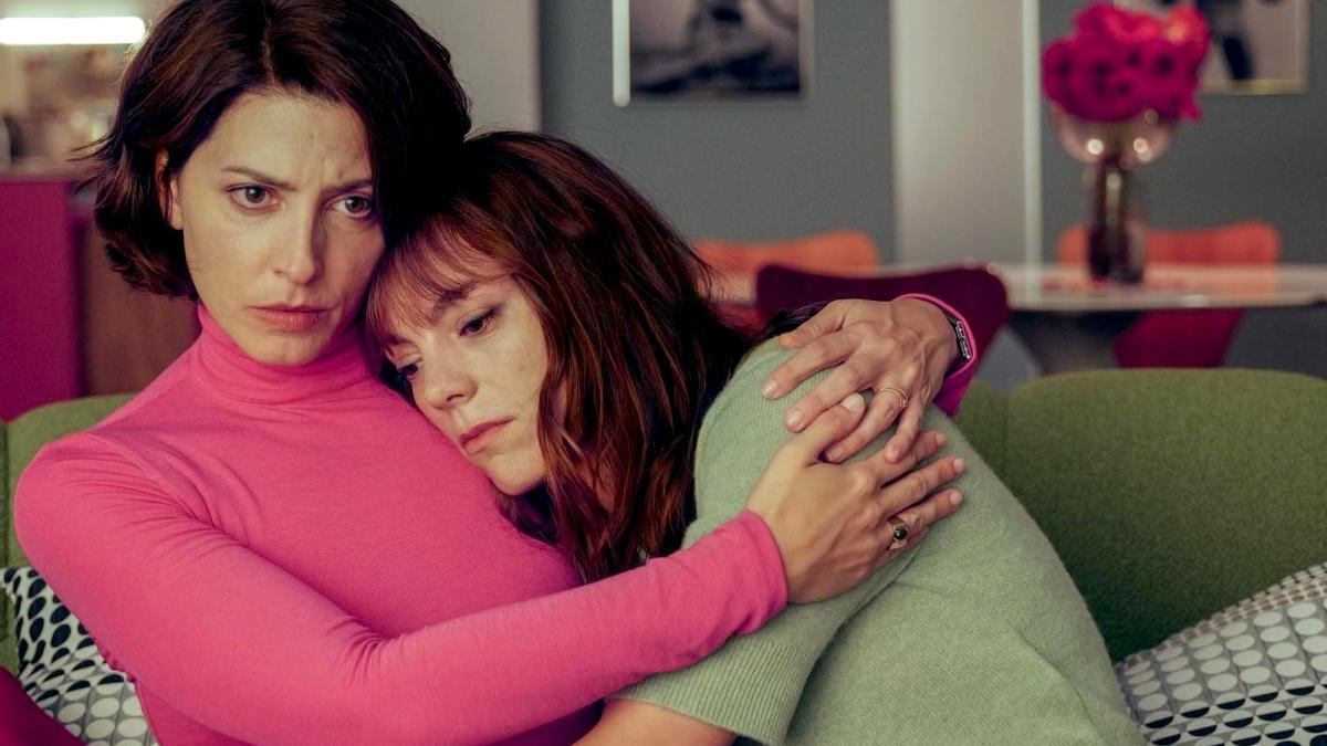 Bárbara Lennie y Victoria Luengo en 'Amarga Navidad'.