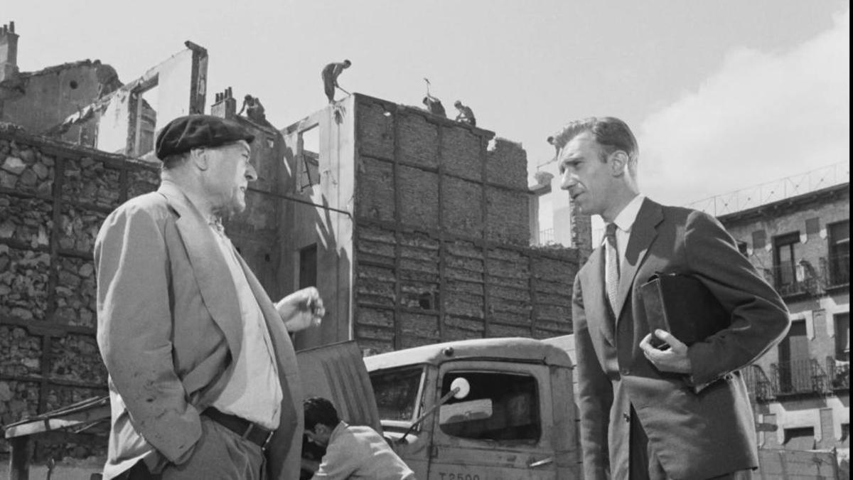 Un fotograma de la película 'El Inquilino' (1957) de Nieves Conde, con Fernando Fernán Gómez y José Marco Davó.