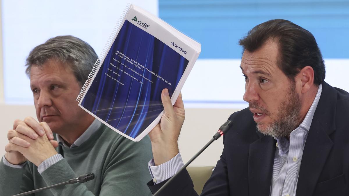 El ministro de Transportes, Óscar Puente, durante una rueda de prensa en Madrid.