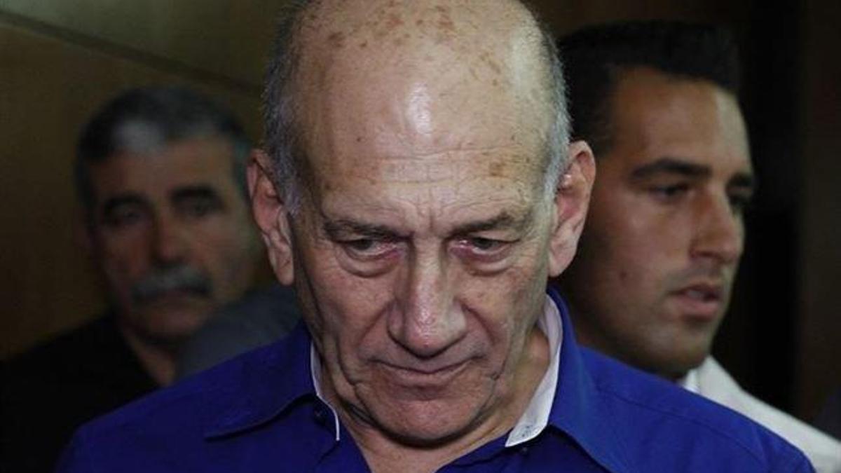 Condenado por aceptar sobornos el ex primer ministro israelí Ehud Olmert