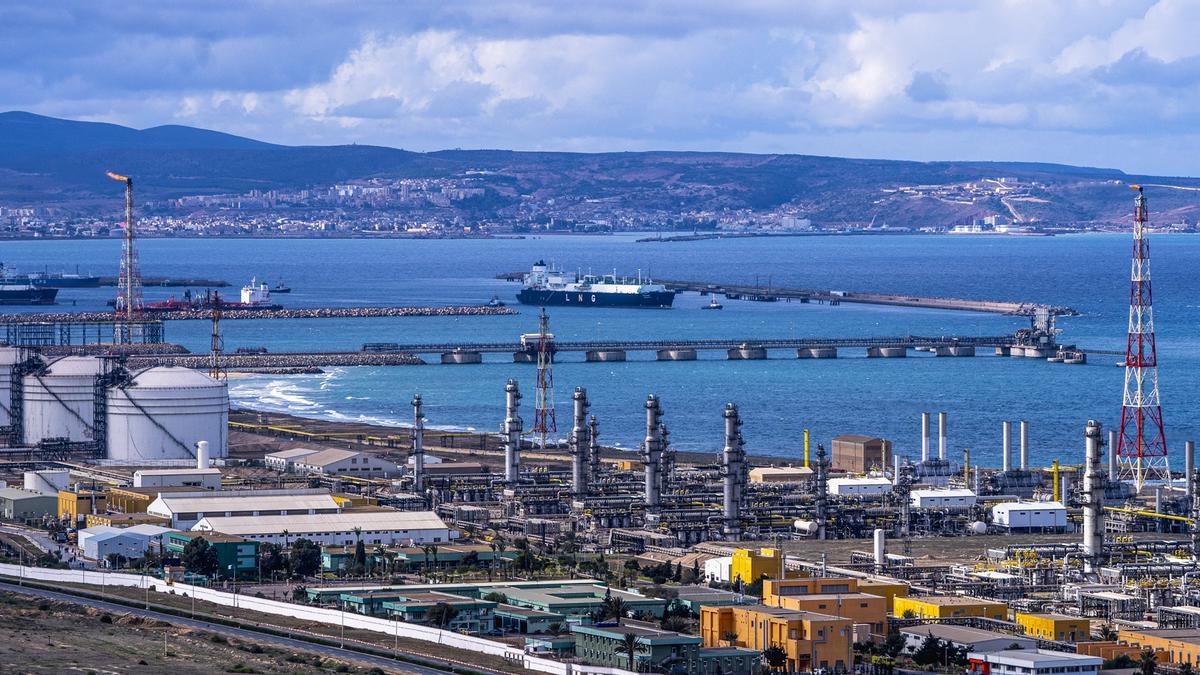 Refinería de petróleo de Sonatrach, la empresa nacional de hidrocarguros de Argelia, en Arzew (Argelia), en una foto de Archivo.