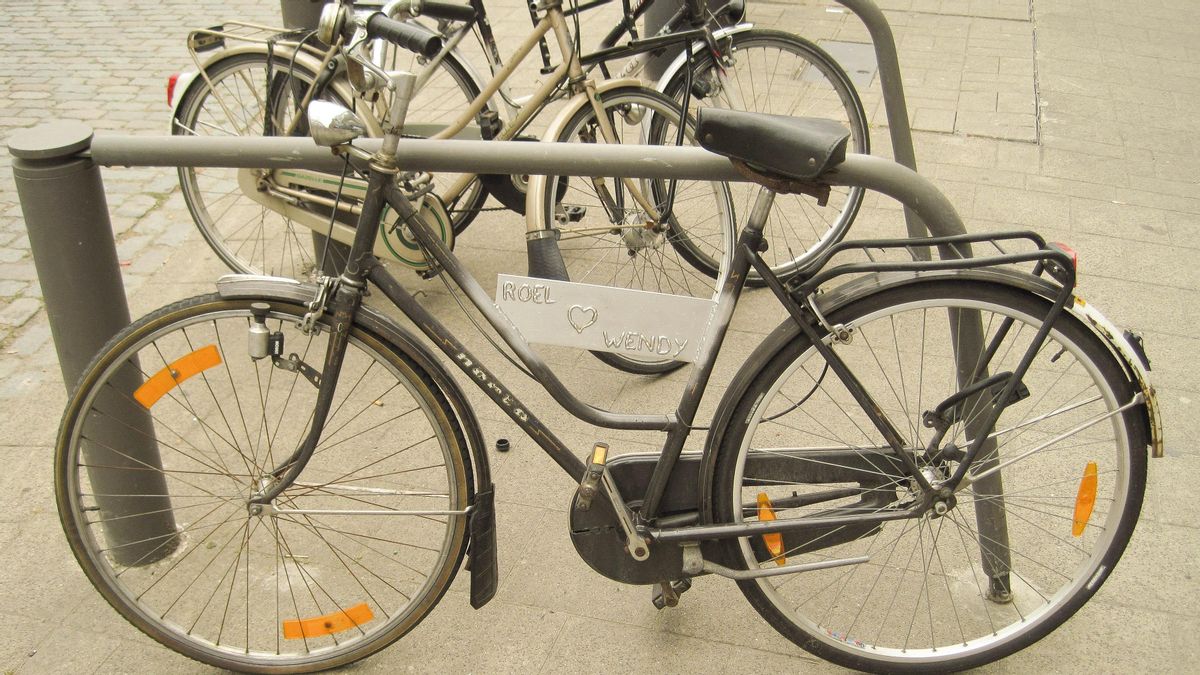 Una bicicleta enamorada en Bruselas.