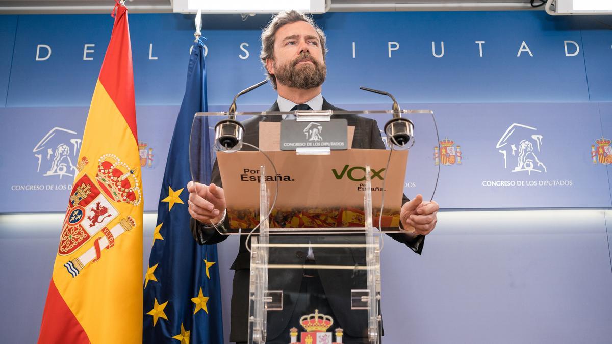 El PP trata de emular la 'Operación Ciudadanos' con Vox tras el acercamiento a Espinosa de los Monteros