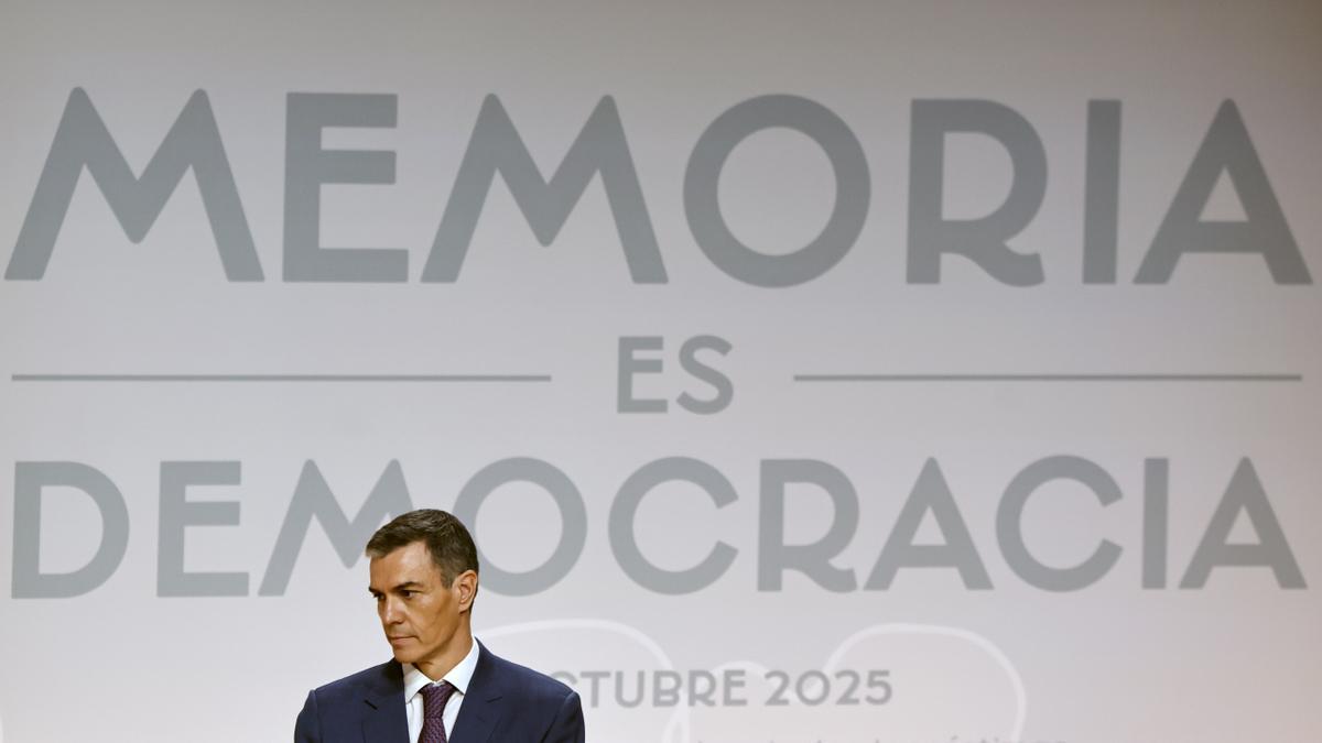 Sánchez esquiva tres tormentas en una semana crítica que acaba en naufragio para el PP