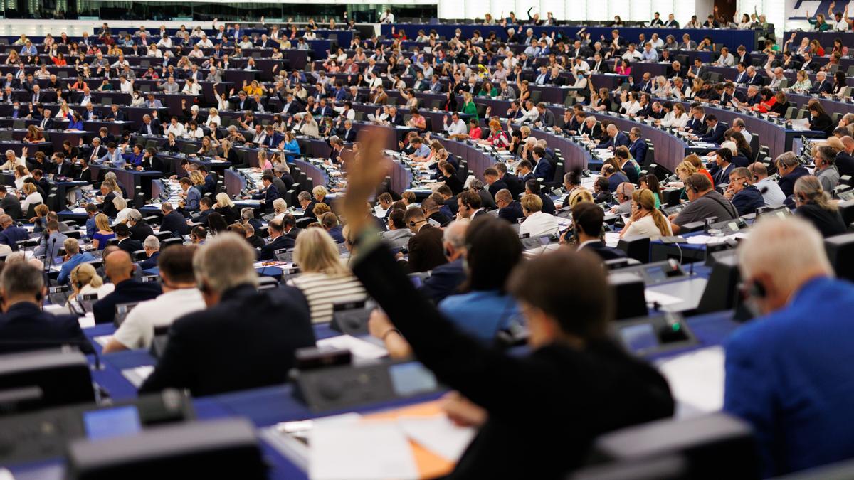 La alianza derecha-extrema derecha en el Parlamento Europeo fuerza al resto de grupos a revisar estrategias