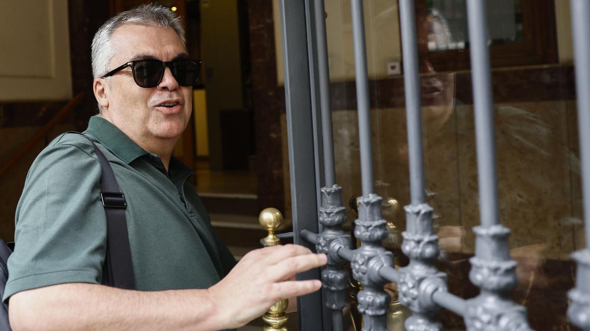 Santos Cerdán en su domicilio