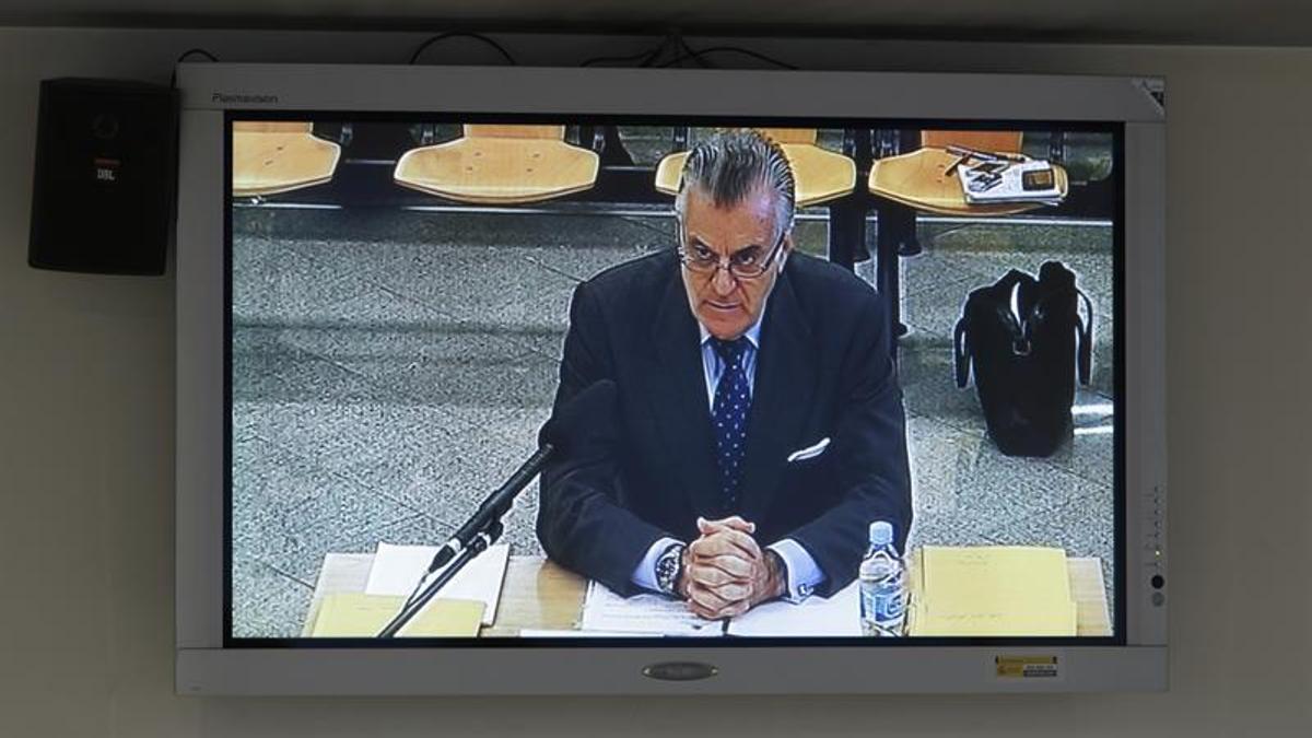 El extesorero del PP, Luis Bárcenas, declara este lunes ante el juez.