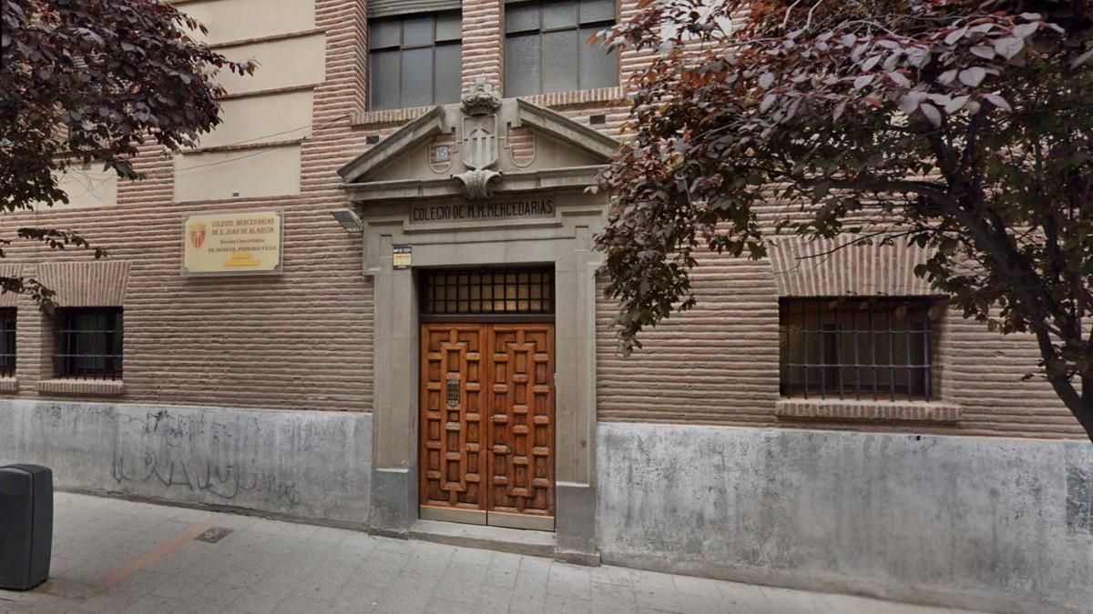 La detención de un profesor acusado de pederastia y con antecedentes expone las grietas de la protección del menor