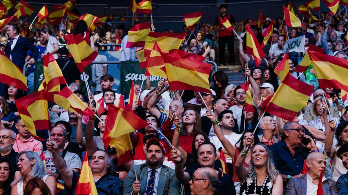 Decenas de personas durante el acto político de VOX ‘Europa Viva 2025’, en el Palacio de Vistalegre.