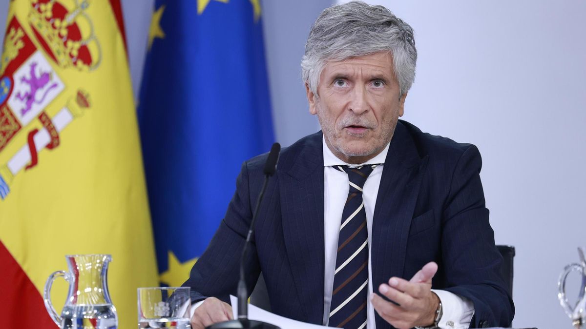 El ministro de Interior, Fernando Grande-Marlaska, durante la rueda de prensa convocada tras la reunión del Consejo de Ministros este martes en el complejo del Palacio de la Moncloa.