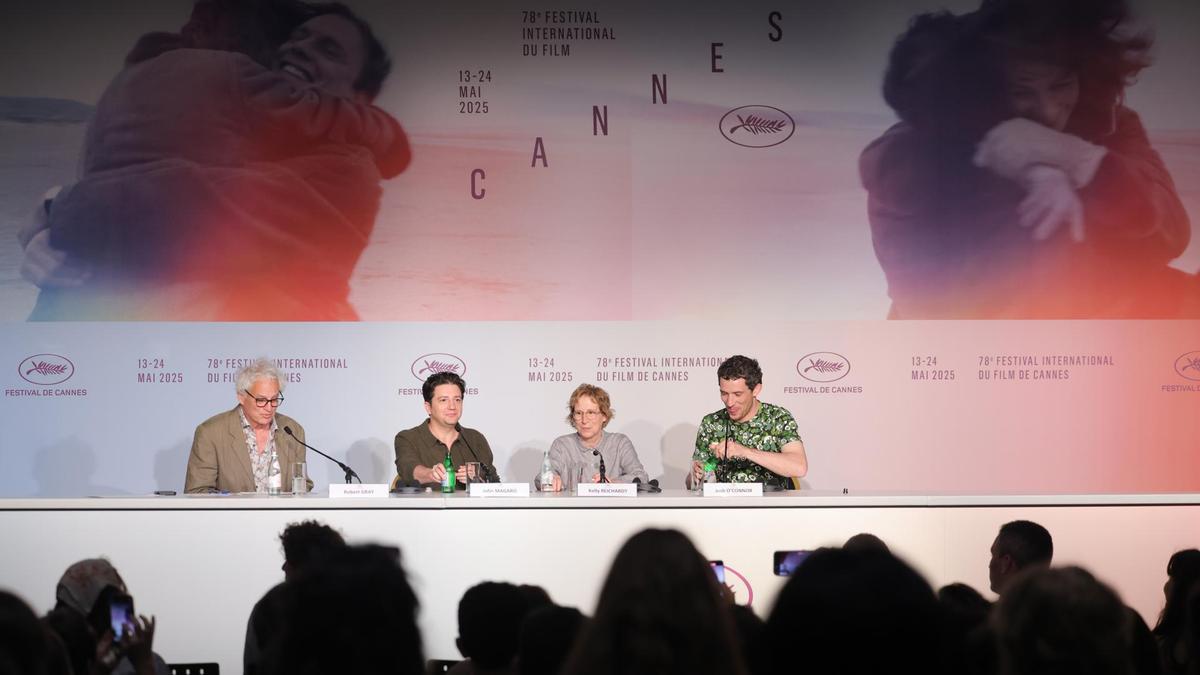 Una conferencia en prensa en Cannes, llevada a cabo con normalidad por los generadores.