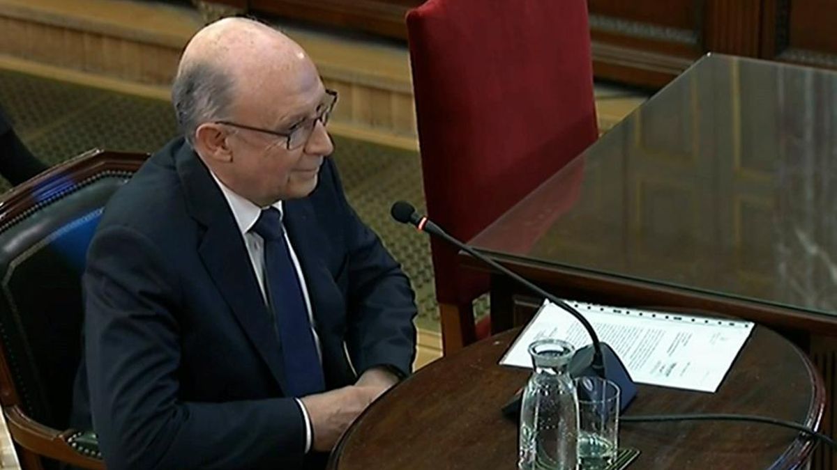 Cristóbal Montoro declara como testigo en el juicio del 'procés' en el Tribunal Supremo.