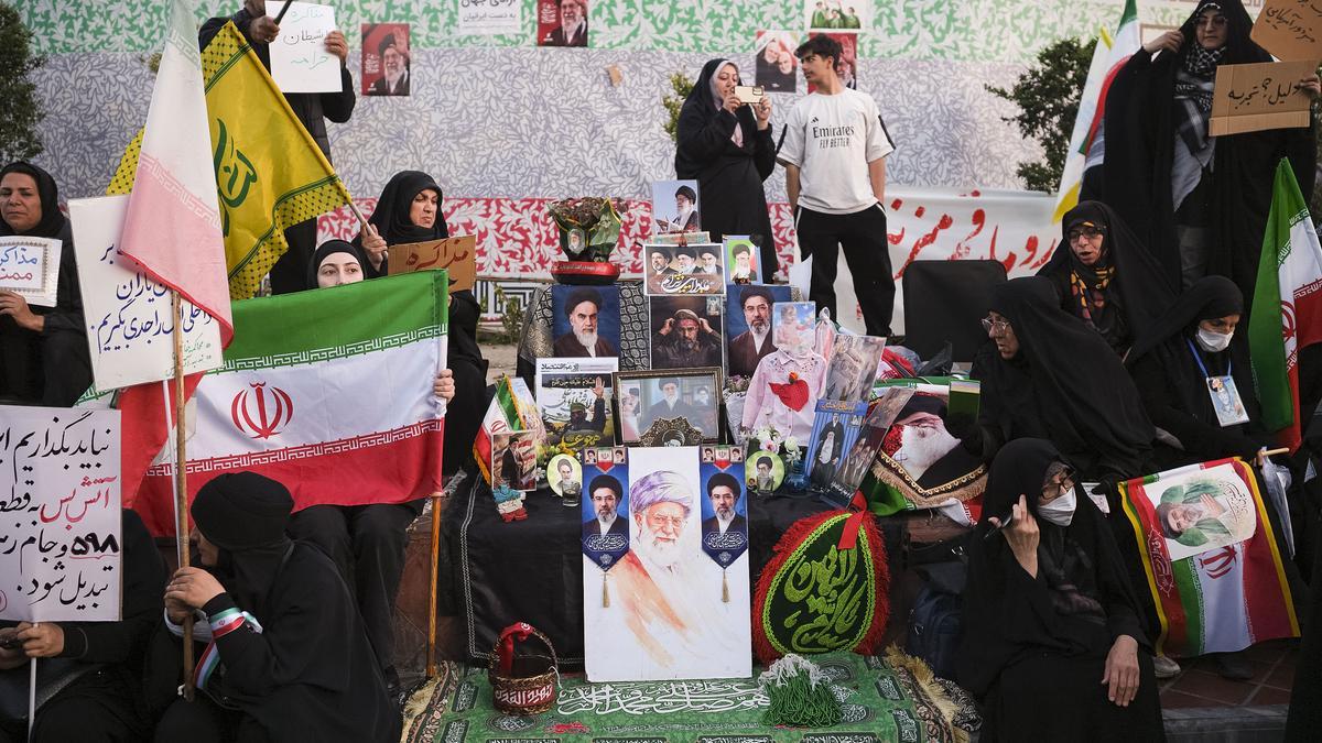 Acto en honor del asesinado líder supremo Alí Jameneí.