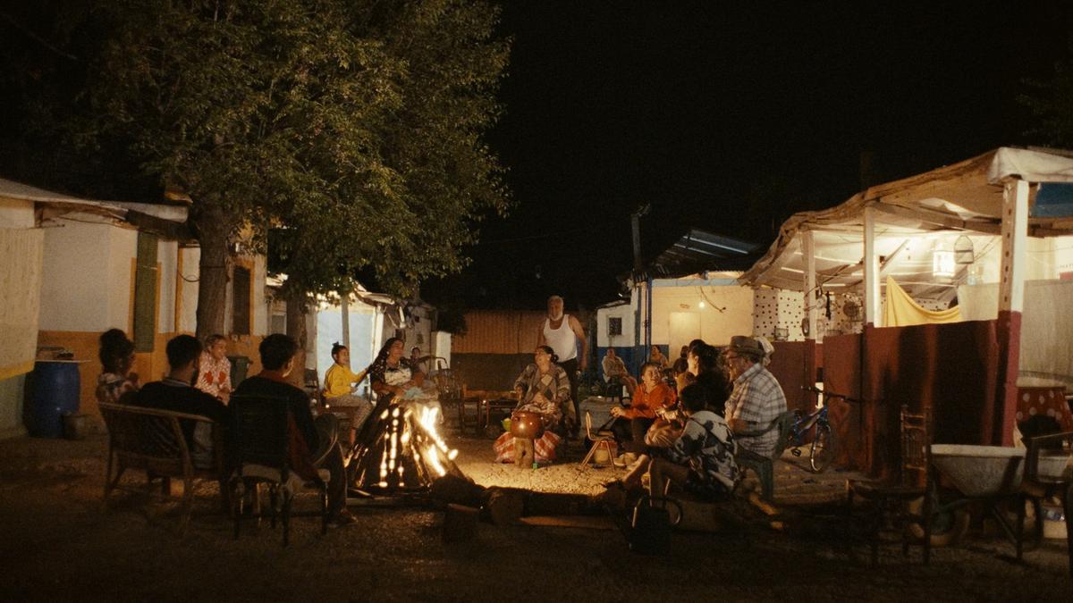 ‘Ciudad sin sueño’ combate con luz y cine la oscuridad de la Cañada Real: “La situación no mejora”