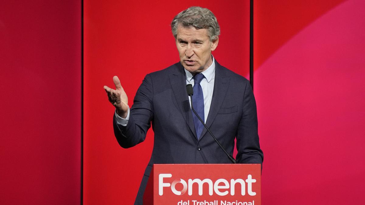 El presidente del PP, Alberto Núñez Feijóo, en la sede de la patronal catalana Foment del Treball.