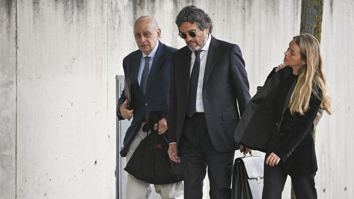El exministro del Interior, Jorge Fernández Díaz, a su llegada a la Audiencia Nacional en San Fernando de Henares (Madrid).