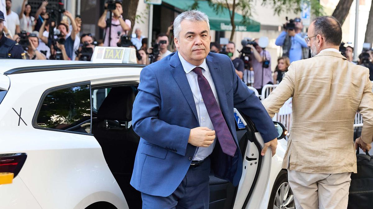 El exsecretario de Organización del PSOE Santos Cerdán a su llegada a declarar en el Tribunal Supremo, a 30 de junio de 2025, en Madrid (España).