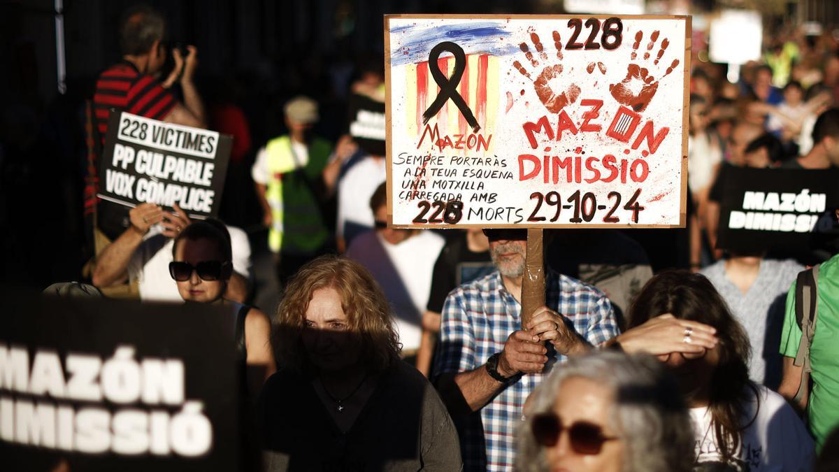 La séptima manifestación para pedir la dimisión del president de la Generalitat, Carlos Mazón, por su gestión de la dana.