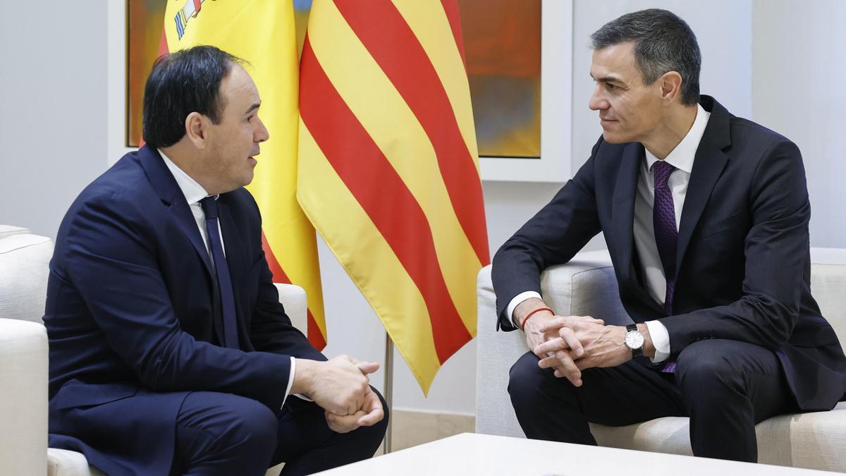 Sánchez recibe en Moncloa al presidente de la Generalitat Valenciana, Pérez Llorca