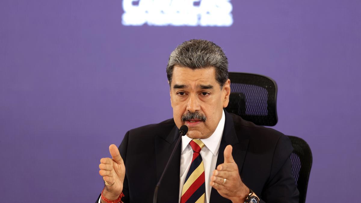 Maduro dice que EEUU "debe abandonar su plan de cambio de régimen violento en Venezuela"