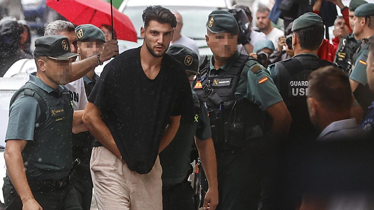 El futbolista del Valencia CF Rafa Mir pasa a disposición judicial, desde la Comandancia de la Guardia Civil, a 4 de septiembre de 2024.