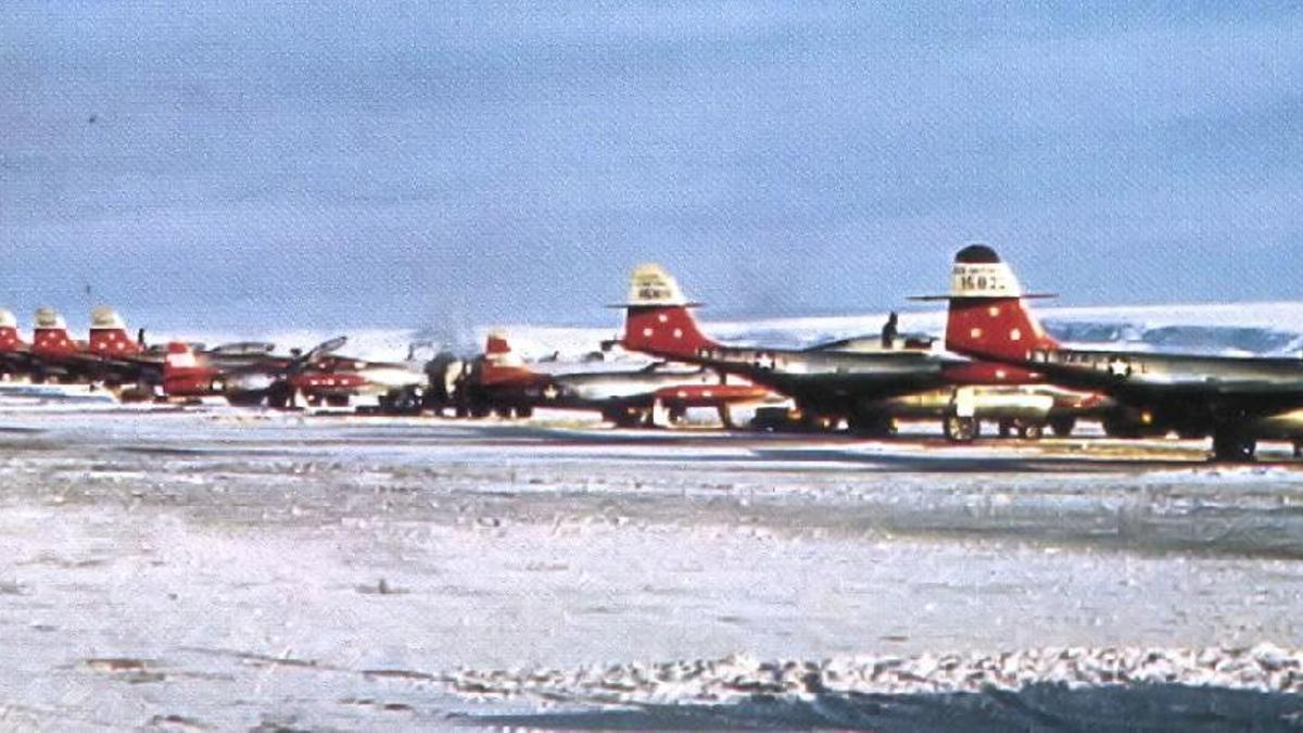74º escuadrón de cazas interceptores F-89 en la base aérea de Thule, en Groenlandia, en 1955.