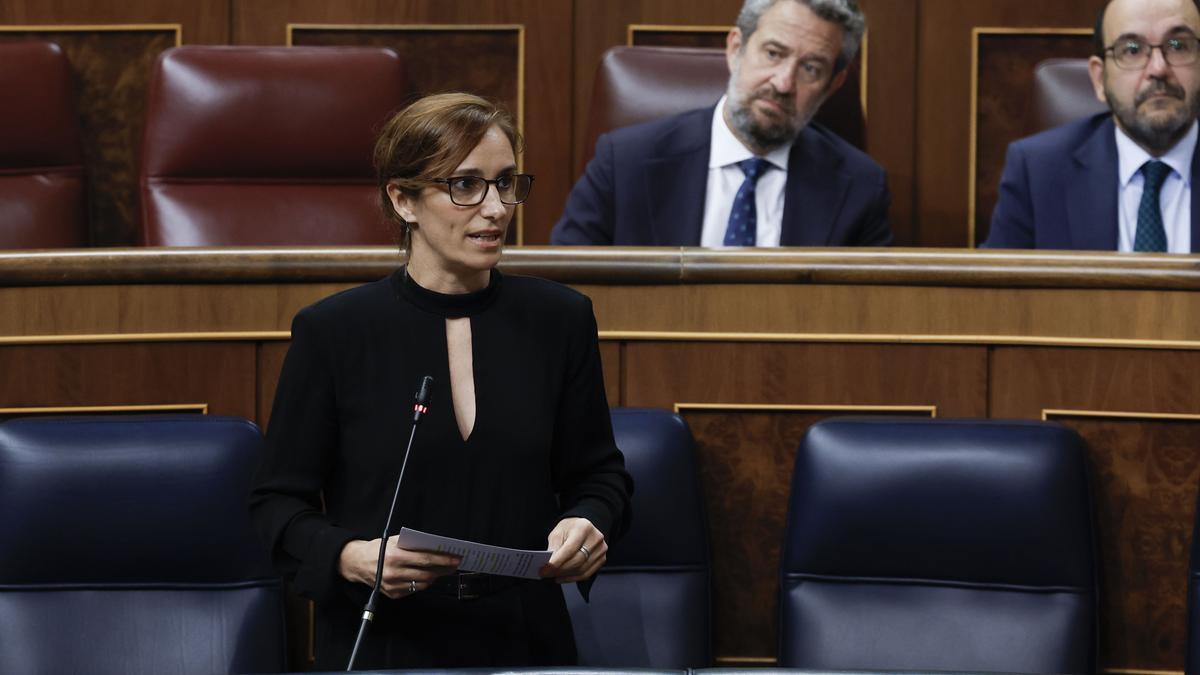 La ministra de Sanidad, Mónica García, interviene durante la sesión de control al Ejecutivo de este miércoles en el Congreso.